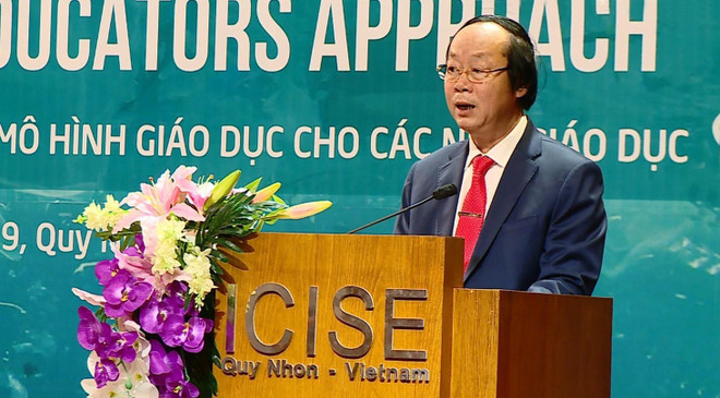 Ông Võ Tuấn Nhân, Thứ trưởng Bộ Tài nguyên và Môi trường phát biểu tại hội thảo. (Ảnh: Nguyên Linh/TTXVN) Hội thảo quốc tế về giảm thiểu chất thải nhựa vào đại dương ảnh 2