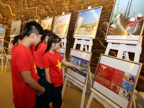 TTXVN và Vietsovpetro tổ chức triển lãm ảnh "Biển đảo Tổ quốc" ảnh 1