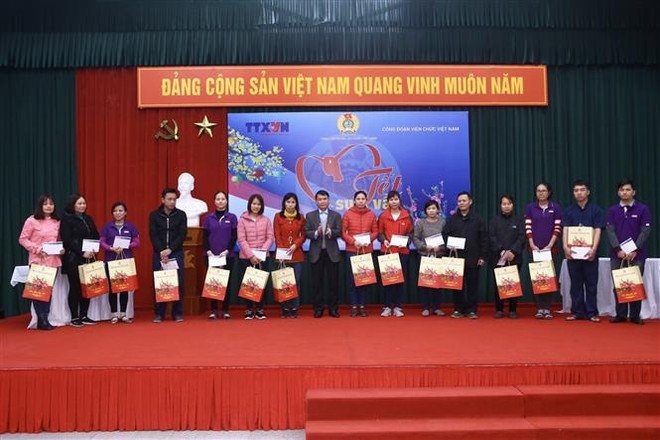 Thông tấn xã Việt Nam thiết thực hưởng ứng “Tết sum vầy” ảnh 2