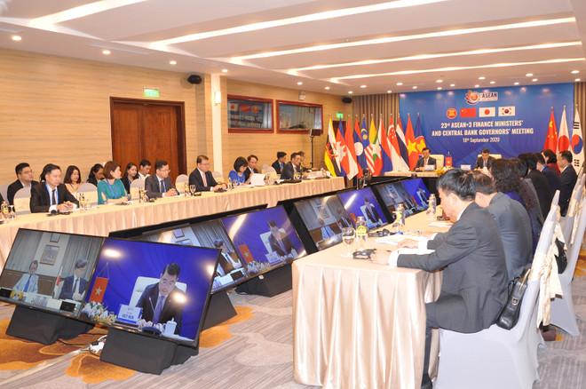 Các Bộ trưởng Tài chính và Thống đốc Ngân hàng trung ương đã thông qua Tuyên bố chung. (Ảnh: Vietnam+) ASEAN+3: Họp bàn giải pháp ngăn chặn đại dịch và phục hồi kinh tế ảnh 3