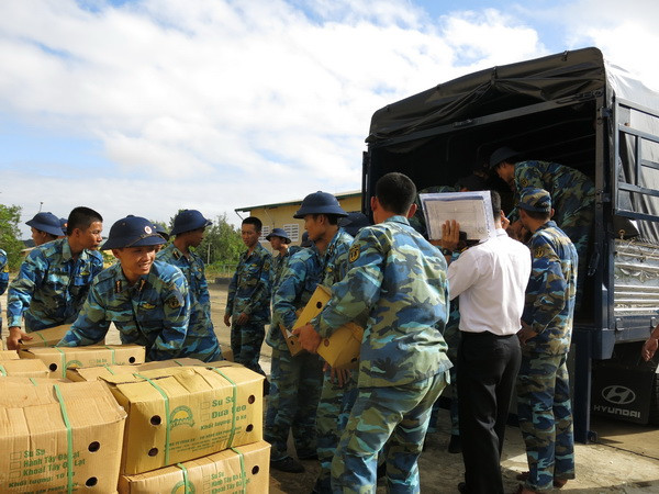 Những chuyến hàng mang theo niềm tin yêu ra Trường Sa ảnh 3