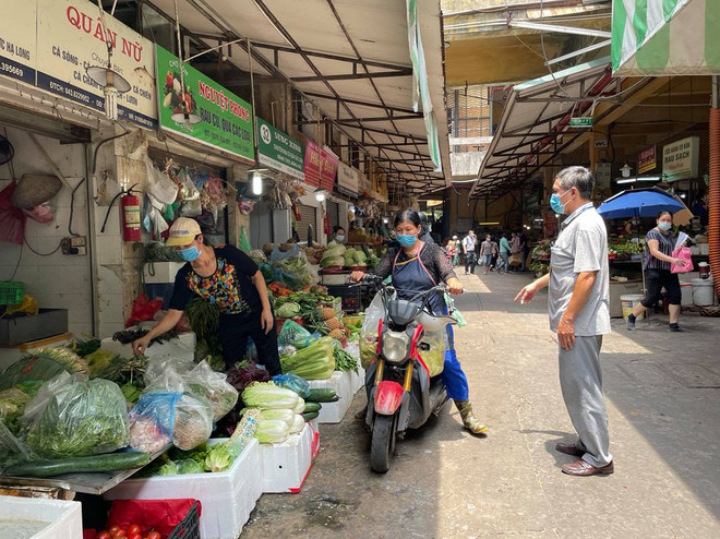 Hà Nội: Giá cả hàng hoá ổn định, người dân cơ bản chấp hành phòng dịch ảnh 1