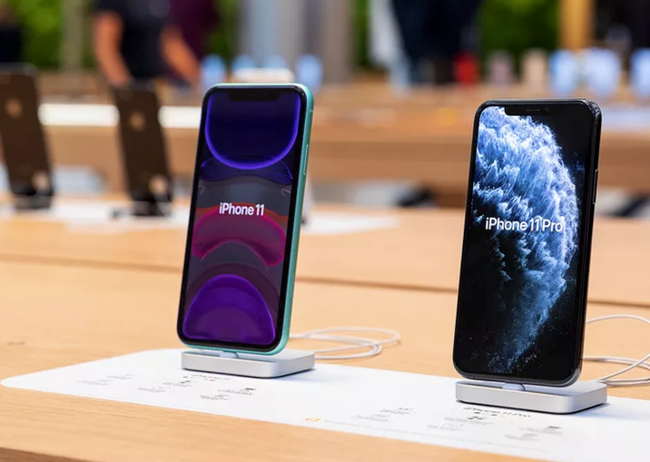 Các cửa hàng điện thoại di động ‘tung chiêu’ hút khách mùa dịch ảnh 1