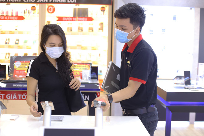 Các cửa hàng điện thoại di động ‘tung chiêu’ hút khách mùa dịch ảnh 2