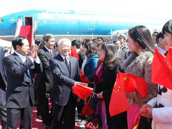 Tổng Bí thư thăm Đại sứ quán và đại diện kiều bào, lưu học sinh ảnh 1