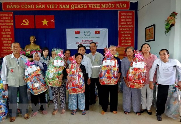 TP.HCM: 813 tỷ đồng chăm lo Tết cho người nghèo, gia đình chính sách ảnh 1