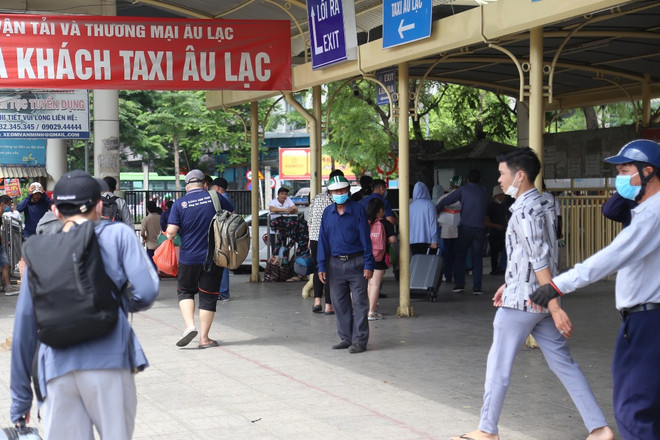 Ngày cuối kỳ nghỉ lễ 30/4: Bến xe đông đúc nhưng không ùn tắc ảnh 6