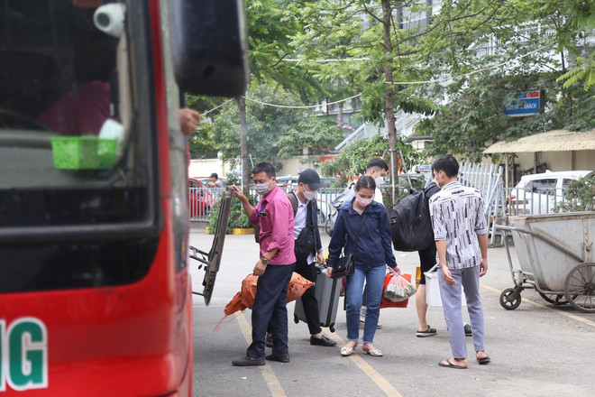 Ngày cuối kỳ nghỉ lễ 30/4: Bến xe đông đúc nhưng không ùn tắc ảnh 5