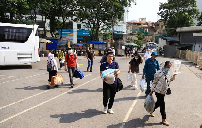 Ngày cuối kỳ nghỉ lễ 30/4: Bến xe đông đúc nhưng không ùn tắc ảnh 3