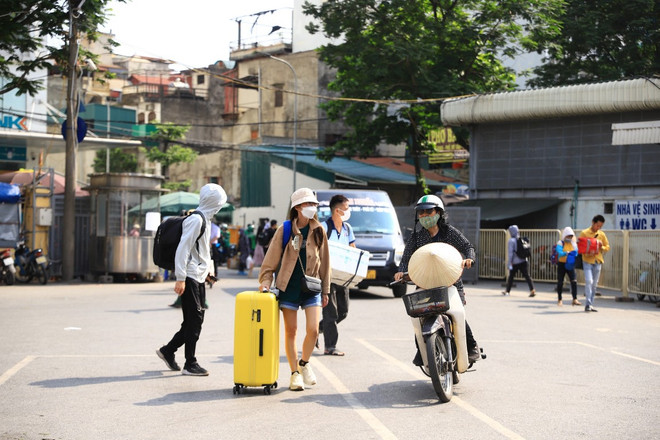 Ngày cuối kỳ nghỉ lễ 30/4: Bến xe đông đúc nhưng không ùn tắc ảnh 2