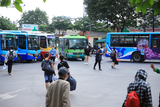 Ngày cuối kỳ nghỉ lễ 30/4: Bến xe đông đúc nhưng không ùn tắc ảnh 4