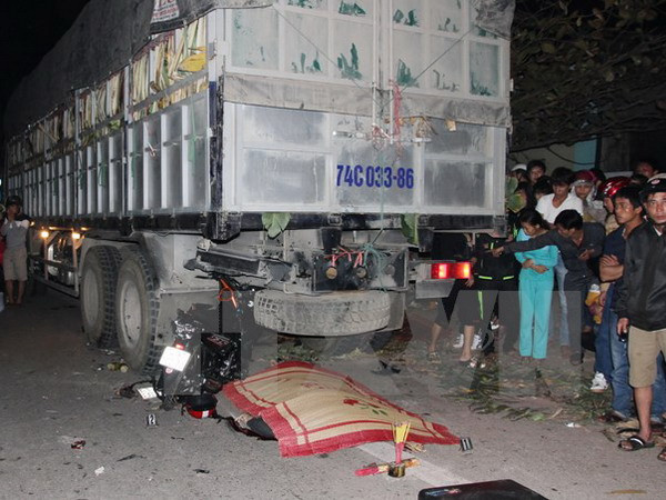 Bắt tạm giam tài xế xe bồn tông chết 3 người trong một nhà ảnh 1