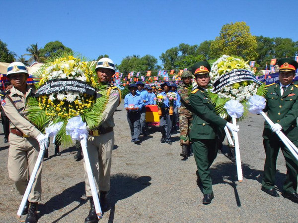 Tiếp nhận hài cốt liệt sỹ Việt Nam hy sinh tại Campuchia về nước ảnh 1