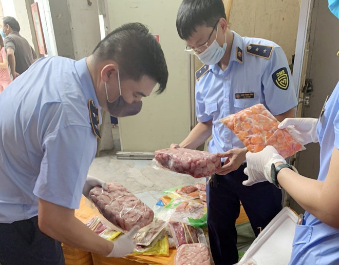 Hà Nội phát hiện, thu giữ 10 tấn nội tạng động vật không rõ nguồn gốc ảnh 1