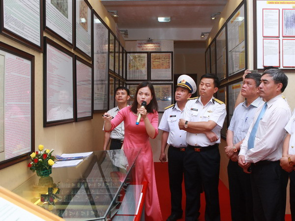 Triển lãm về Hoàng Sa, Trường Sa tại Bộ Tư lệnh vùng I Hải quân ảnh 1