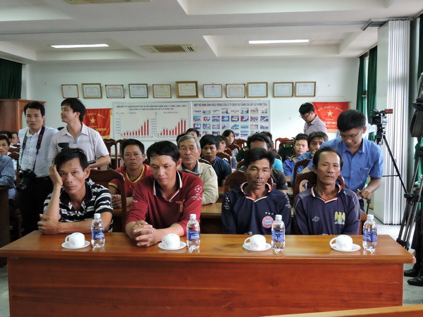 Kịp thời cứu 15 ngư dân Quảng Ngãi bị tai nạn chìm tàu trên biển ảnh 1