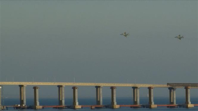 Nga tăng cường bảo vệ cầu Kerch sau vụ bắt giữ tàu Ukraine ảnh 1