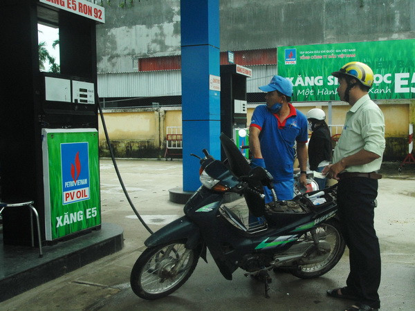 Giá xăng E5 sẽ thấp hơn xăng RON 92 từ 300 đến 500 đồng một lít ảnh 1