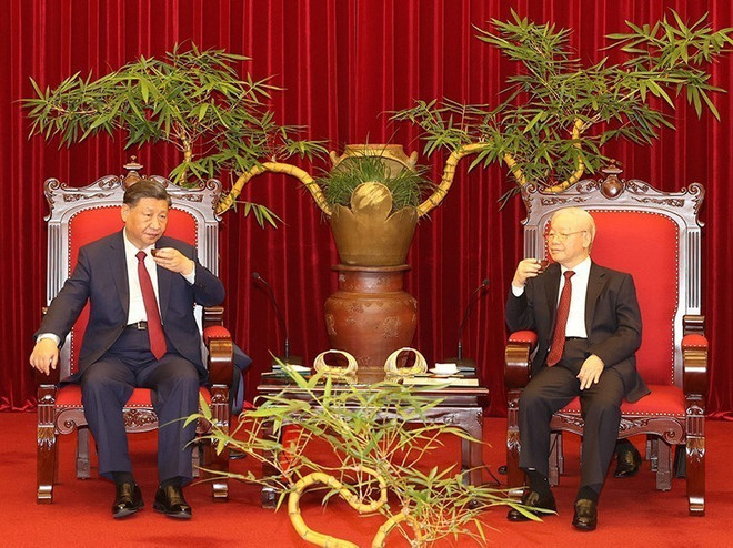 Tổng Bí thư Nguyễn Phú Trọng mời Tổng Bí thư, Chủ tịch nước Trung Quốc Tập Cận Bình thưởng thức trà. (Ảnh: Trí Dũng/TTXVN) ttxvn-ngoai-giao-van-hoa-2012-2-3060.jpg