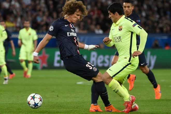 [Video] Hậu vệ đắt giá nhất thế giới bị Suarez biến thành "gã hề" ảnh 1