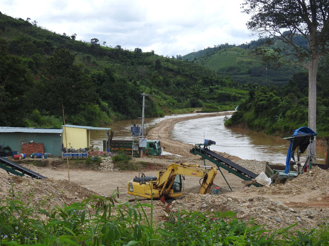 Huyện Đăk Hà yêu cầu khắc phục vi phạm ở mỏ cát sau phản ánh của TTXVN ảnh 1