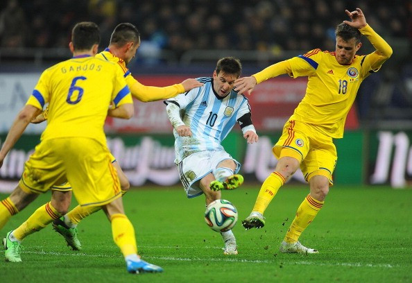 Ảnh loạt trận giao hữu: Messi bất lực, Benzema thăng hoa ảnh 4