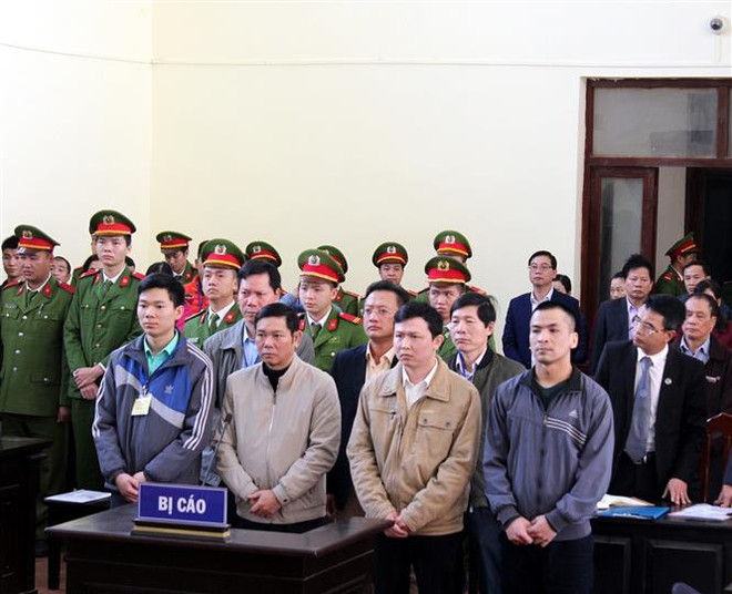 Ngày làm việc thứ 3 vụ án chạy thận: Tiếp tục phần xét hỏi các bị cáo ảnh 1