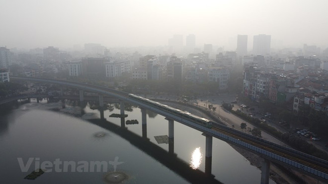 Chuyên gia lý giải nguyên nhân sương mù bao phủ khắp Hà Nội sáng 11/8 ảnh 1