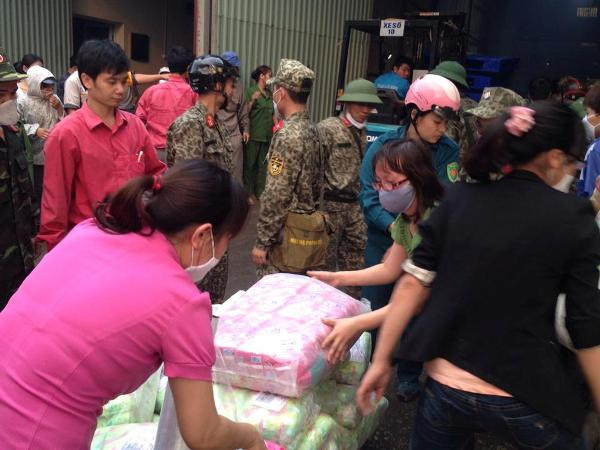 [Photo] Hiện trường vụ cháy kho hàng Diana tại Vĩnh Tuy ảnh 13