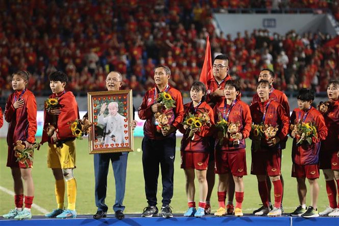 Đoạt Huy chương Vàng, bóng đá nữ Việt Nam nhận mưa tiền thưởng ảnh 1