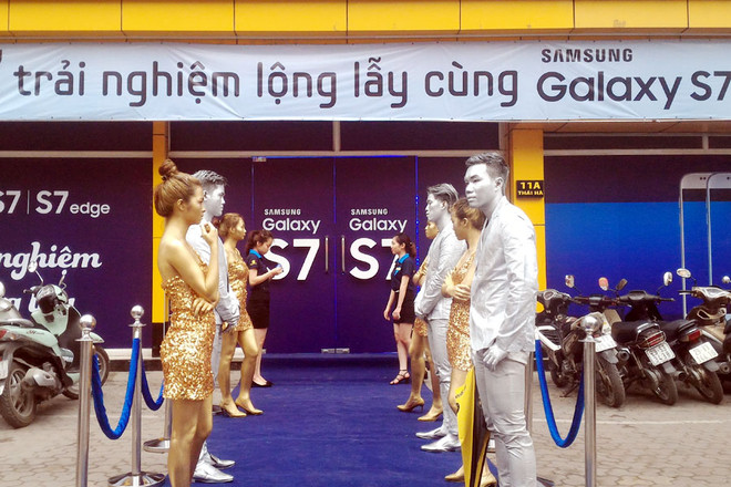 Hàng nghìn người đặt mua Galaxy S7, S7 Edge tại Thegioididong ảnh 2