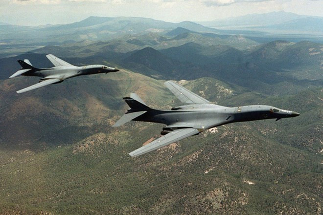 Máy bay ném bom chiến lược B-1B của Mỹ. (Nguồn: Reuters) Mỹ chuẩn bị cho các cuộc tập trận quy mô lớn tại châu Âu ảnh 1