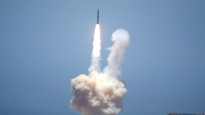 Ảnh minh họa. (Nguồn: Sky News) Lầu Năm Góc: Khả năng đánh chặn ICBM của Mỹ đã được cải thiện ảnh 1