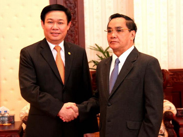Thủ tướng Thongsinh Thammavong tiếp ông Vương Đình Huệ. (Ảnh: Hoàng Chương/Vietnam+) Thủ tướng Lào mong muốn kinh tế Lào-Việt cùng phát triển ảnh 1