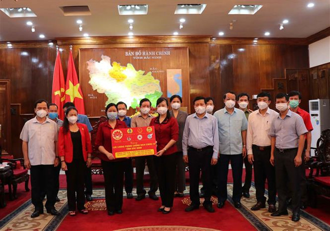 Chung tay giúp người dân Bắc Ninh, Bắc Giang phòng chống COVID-19 ảnh 1