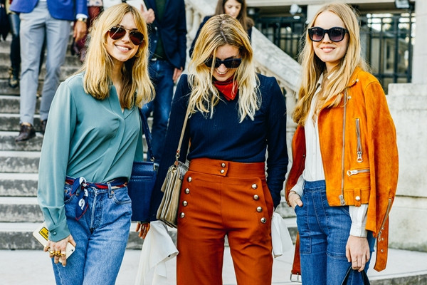 Phát sốt với sự trở lại của mốt quần thủy thủ ống rộng cạp cao ảnh 3