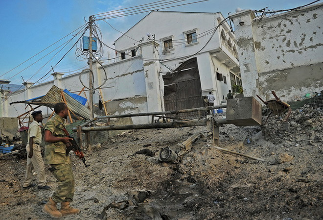 Al-Shebab tấn công 2 khách sạn trung tâm Somalia, sát hại 5 người ảnh 1