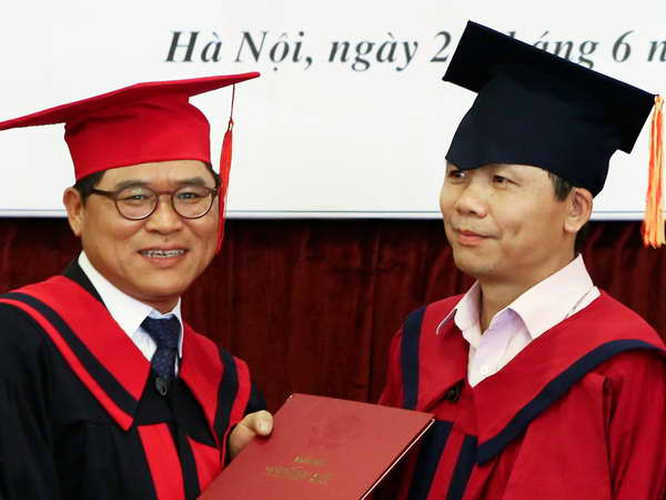 Công sứ Hàn Quốc nhận học vị tiến sỹ Quan hệ quốc tế của Việt Nam ảnh 1