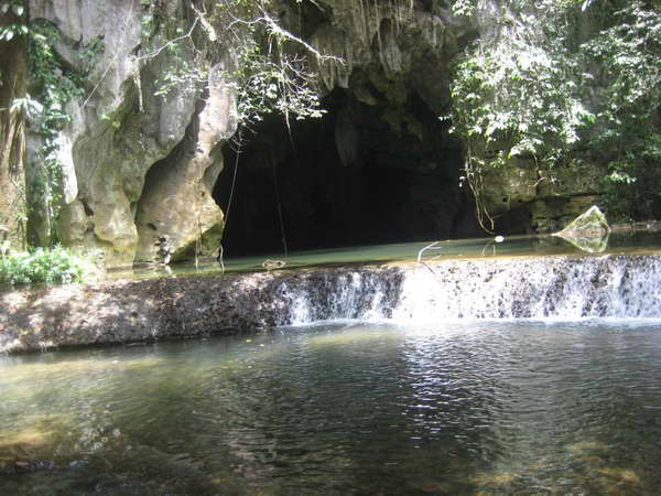 Quảng Bình: Du lịch mạo hiểm khám phá hang động Tú Làn ảnh 1