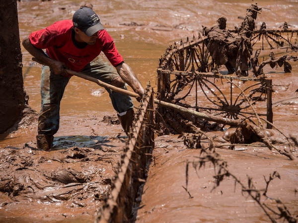 Vỡ đập tại Brazil: 13 thợ mỏ bị vùi trong bùn ít có khả năng sống sót ảnh 1