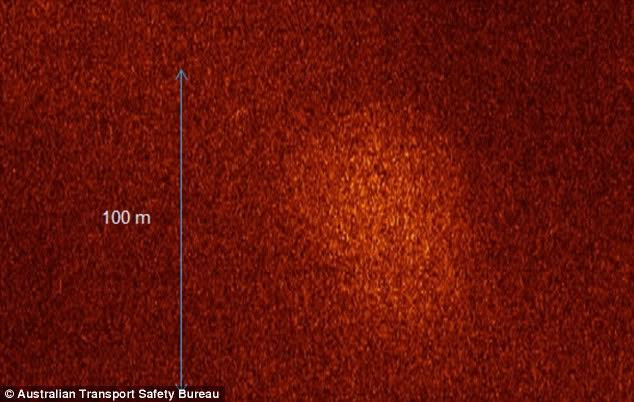 Xuất hiện ảnh chụp các mảnh vỡ của máy bay mất tích MH370? ảnh 2