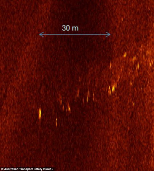 Xuất hiện ảnh chụp các mảnh vỡ của máy bay mất tích MH370? ảnh 3