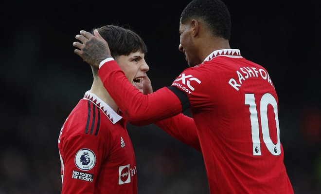 Manchester City và M.U cùng thắng, chờ ngày vượt qua Arsenal ảnh 1