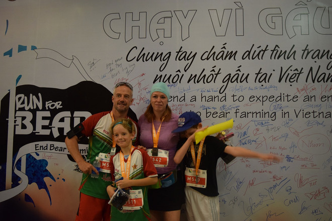 Hơn 800 người chạy để ủng hộ chấm dứt nạn nuôi nhốt gấu tại Việt Nam ảnh 4