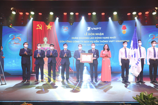VNPT VinaPhone đón nhận Huân chương Lao động hạng Nhất ảnh 1