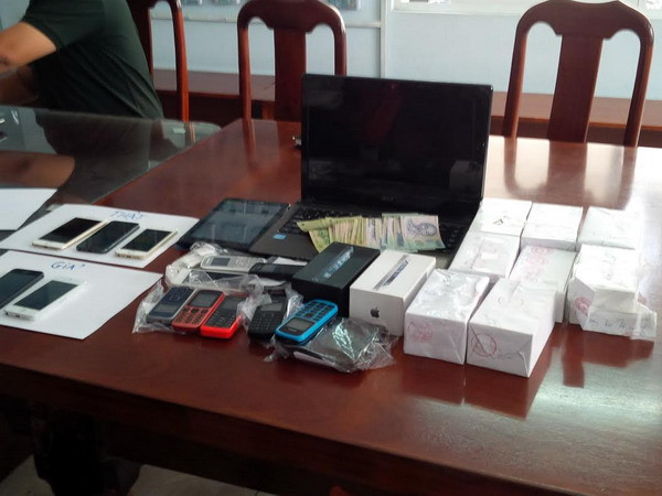 TP.HCM bắt nhóm lừa đảo bằng chiêu bài “bán iPhone giá rẻ” ảnh 2