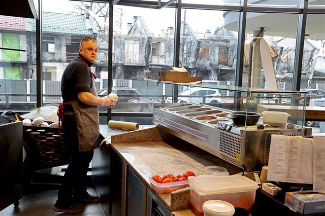 EU nhất trí đóng góp thêm ngân sách viện trợ bổ sung cho Ukraine ảnh 1