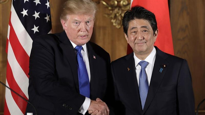 Tổng thống Mỹ Donald Trump dự kiến sẽ tới Nhật Bản gặp Thủ tướng Nhật Bản Shinzo Abe trong tháng 5/2019. (Nguồn: EPA) Quan chức Mỹ và Nhật Bản tiến hành đối thoại theo thể thức '2+2' ảnh 1