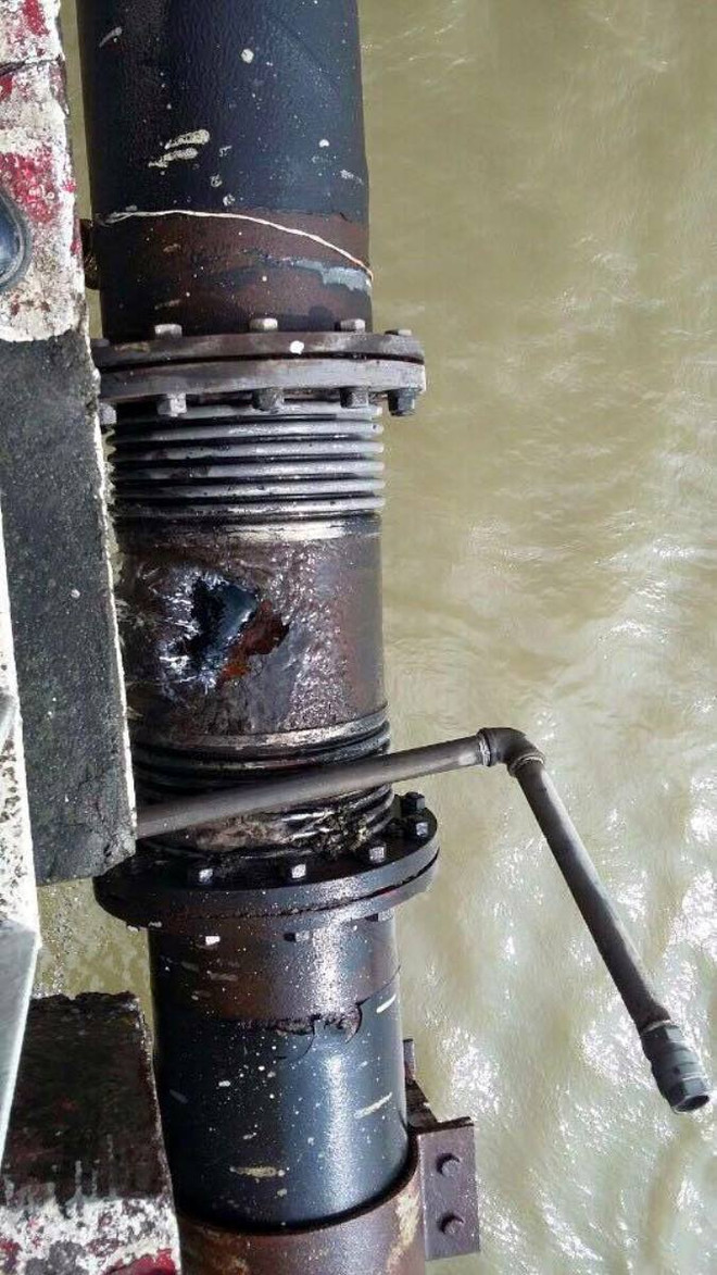 Vỡ đường ống nước trên cầu Chương Dương khiến giao thông rối loạn ảnh 3