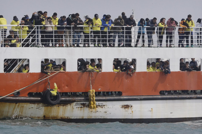 Chính phủ Hàn Quốc công bố kế hoạch trục vớt phà SEWOL ảnh 1